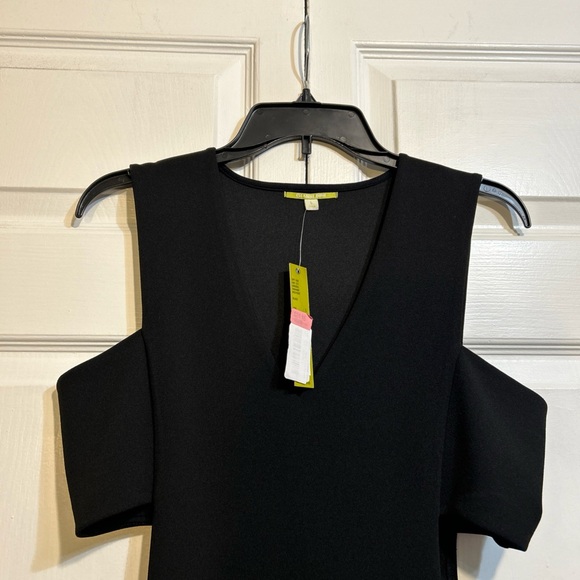 NWT Gianni Bini Size L Large Black Sleeveless V-neck Side Cutout Bodysuit Top - Picture 4 of 11